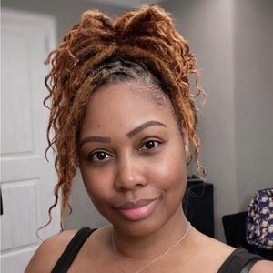 Meet your Posher, Latoya